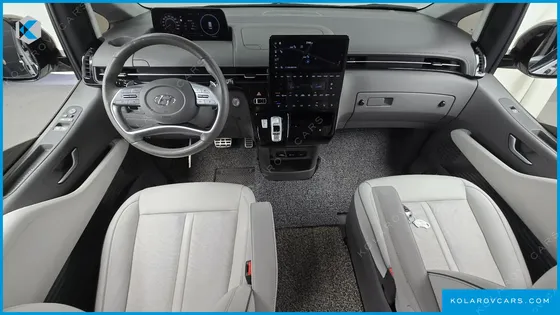 HYUNDAI STARIA 4WD LOUNGE 7-SEATER