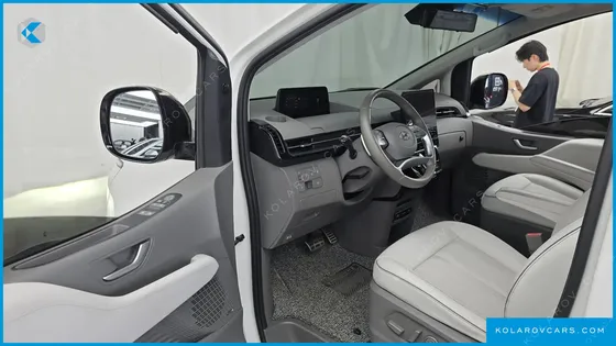 HYUNDAI STARIA 4WD LOUNGE 7-SEATER