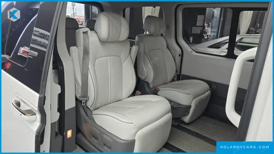 HYUNDAI STARIA 4WD LOUNGE 7-SEATER