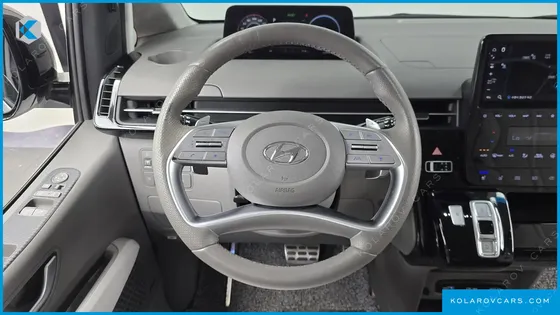 HYUNDAI STARIA 4WD LOUNGE 7-SEATER