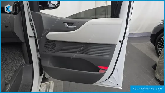 HYUNDAI STARIA 4WD LOUNGE 7-SEATER