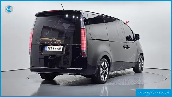 HYUNDAI STARIA 4WD LOUNGE 9-SEATER