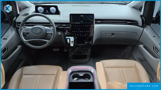 HYUNDAI STARIA 4WD LOUNGE 9-SEATER