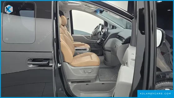 HYUNDAI STARIA 4WD LOUNGE 9-SEATER