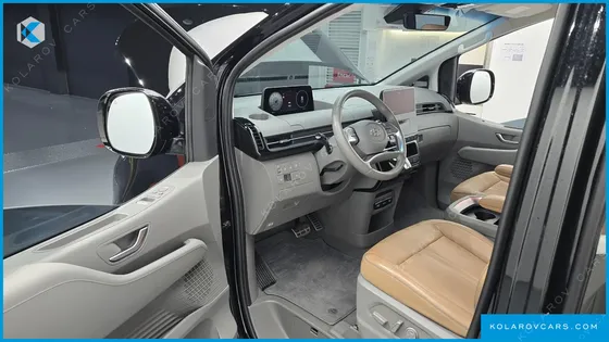 HYUNDAI STARIA 4WD LOUNGE 9-SEATER