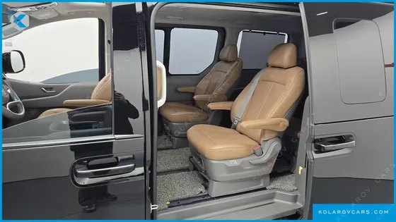 HYUNDAI STARIA 4WD LOUNGE 9-SEATER