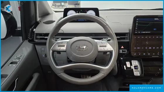HYUNDAI STARIA 4WD LOUNGE 9-SEATER