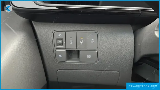 HYUNDAI STARIA 4WD LOUNGE 9-SEATER