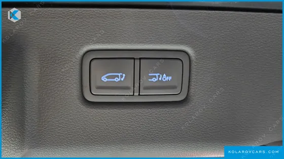 HYUNDAI STARIA 4WD LOUNGE 9-SEATER