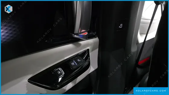 KIA CARNIVAL 9-SEATER SIGNATURE