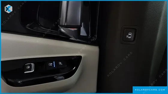 KIA CARNIVAL 9-SEATER SIGNATURE