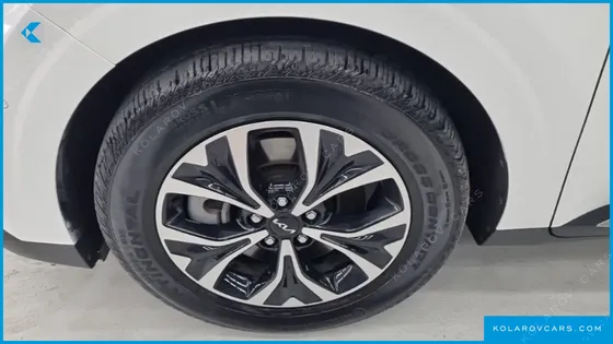 KIA CARNIVAL GASOLINE 9-SEATER SIGNATURE