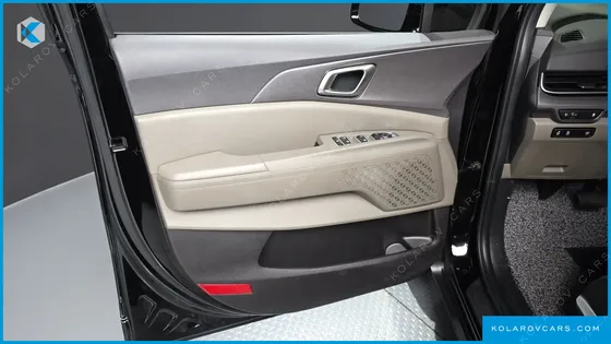 KIA CARNIVAL 9-SEATER PRESTIGE