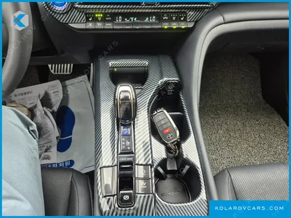 TOYOTA CROWN 2.5 4WD HYBRID