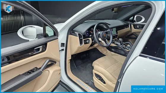 PORSCHE CAYENNE 3.0 COUPE PLATINUM EDITION
