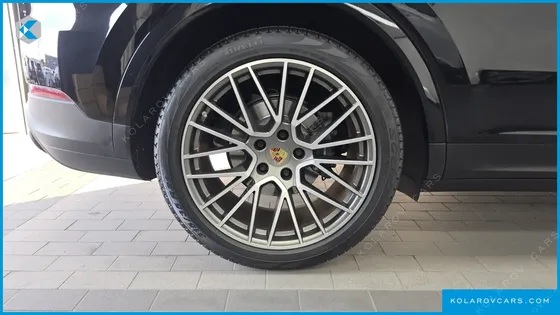 PORSCHE CAYENNE 3.0 COUPE PLATINUM EDITION