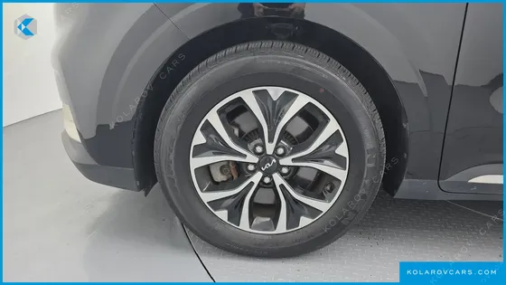 KIA CARNIVAL GASOLINE 9-SEATER NOBLESSE