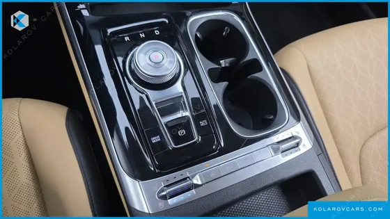 KIA CARNIVAL GASOLINE 9-SEATER NOBLESSE