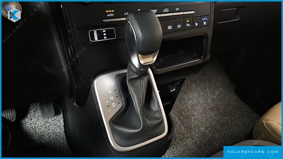 HYUNDAI STARIA HEV 1.6T CARGO 5-SEATER
