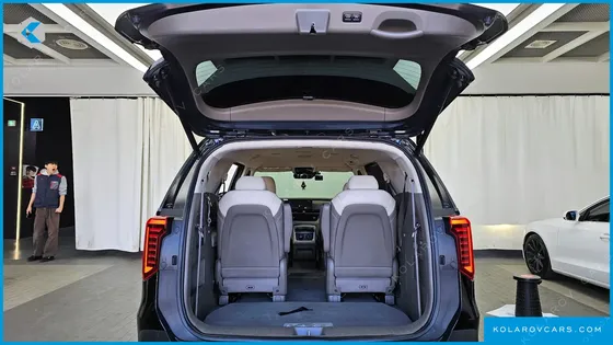 KIA CARNIVAL 9-SEATER SIGNATURE