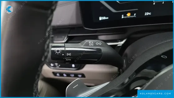 KIA CARNIVAL GASOLINE 9-SEATER SIGNATURE
