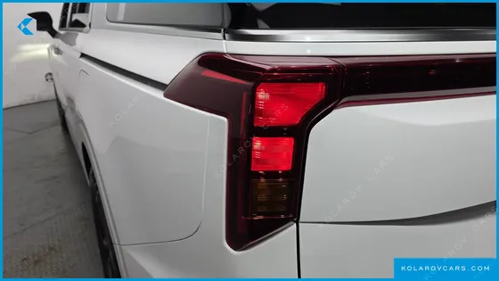 KIA CARNIVAL GASOLINE 9-SEATER SIGNATURE