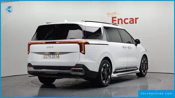 KIA CARNIVAL 9-SEATER SIGNATURE