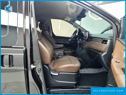 HYUNDAI STAREX WHEEL CHAIR LIFT