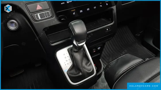 HYUNDAI STARIA 4WD TOURER 9-SEATER