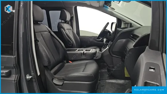 HYUNDAI STARIA 4WD TOURER 9-SEATER