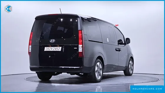 HYUNDAI STARIA 4WD TOURER 9-SEATER