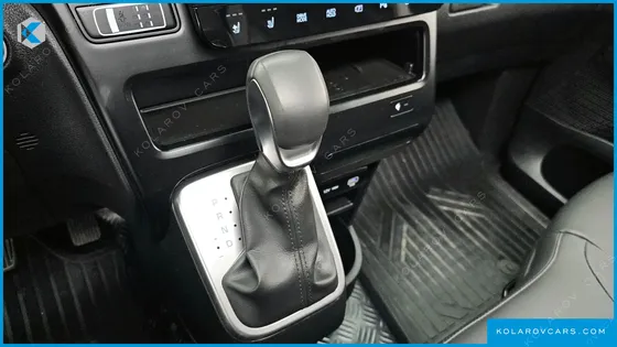 HYUNDAI STARIA 4WD TOURER 9-SEATER