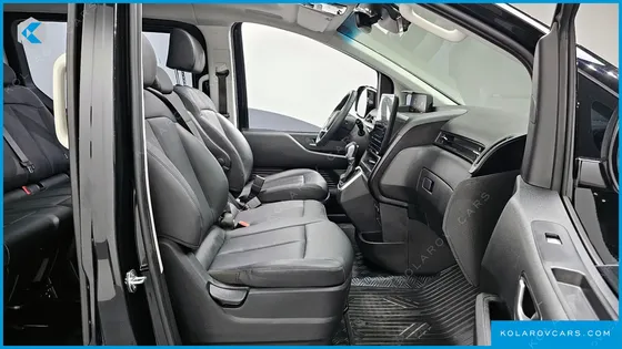 HYUNDAI STARIA 4WD TOURER 9-SEATER