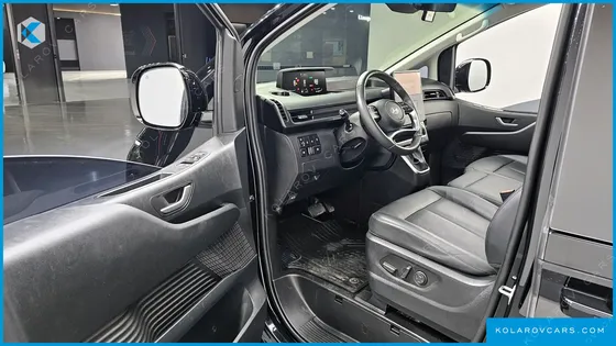 HYUNDAI STARIA 4WD TOURER 9-SEATER