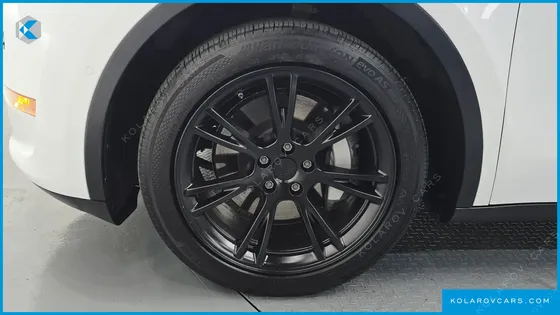 TESLA MODEL Y STANDARD RANGE RWD