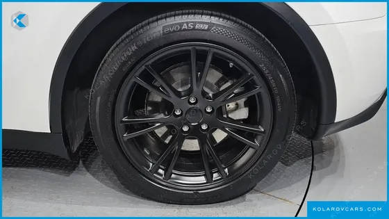 TESLA MODEL Y STANDARD RANGE RWD