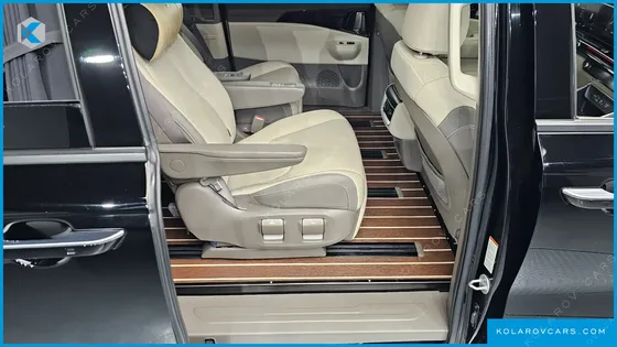 KIA CARNIVAL GASOLINE 9-SEATER GRAVITY