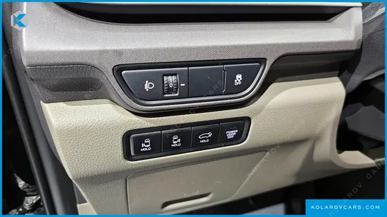 KIA CARNIVAL 9-SEATER NOBLESSE