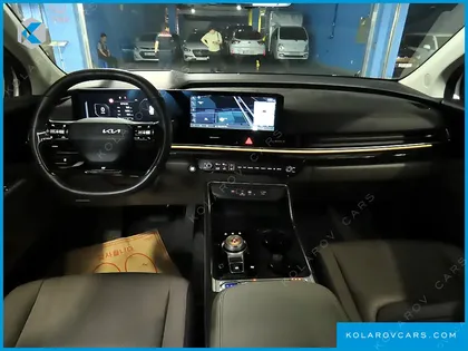 KIA CARNIVAL GASOLINE 9-SEATER SIGNATURE