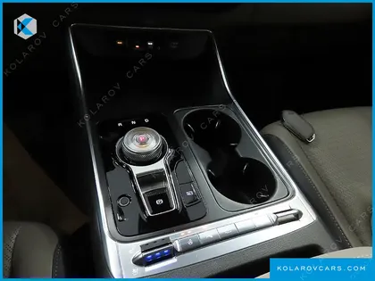 KIA CARNIVAL GASOLINE 9-SEATER SIGNATURE