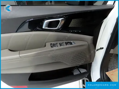 KIA CARNIVAL GASOLINE 9-SEATER SIGNATURE