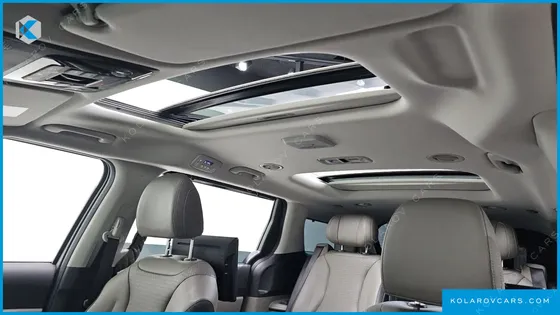 KIA CARNIVAL GASOLINE 7-SEATER GRAVITY