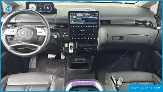 HYUNDAI STARIA LOUNGE 9-SEATER