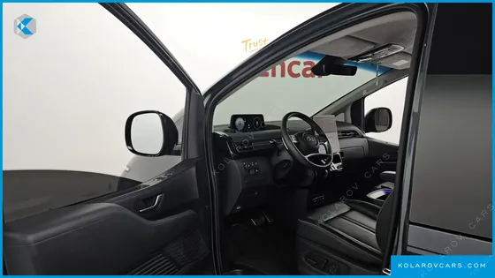 HYUNDAI STARIA LOUNGE 9-SEATER