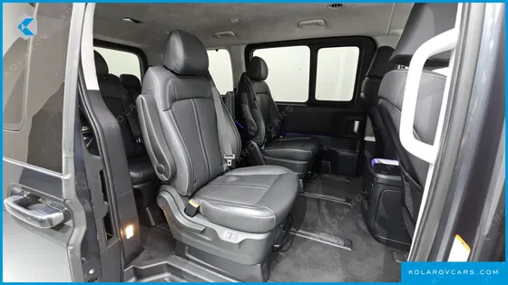 HYUNDAI STARIA LOUNGE 9-SEATER
