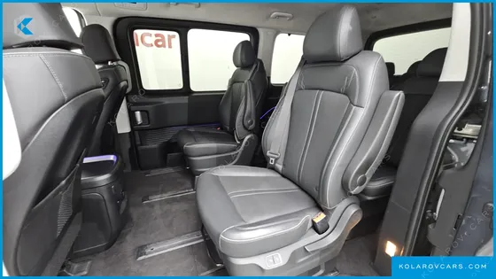 HYUNDAI STARIA LOUNGE 9-SEATER