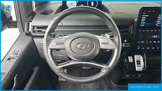 HYUNDAI STARIA LOUNGE 9-SEATER