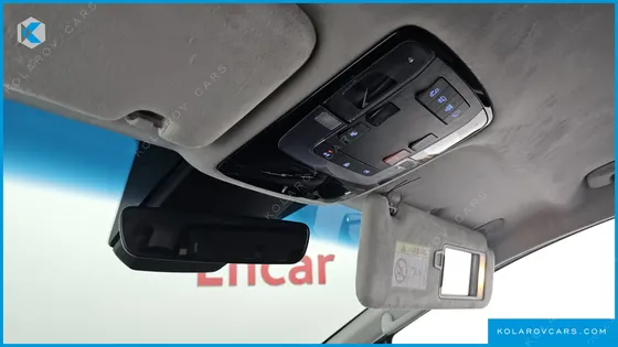 HYUNDAI STARIA LOUNGE 9-SEATER