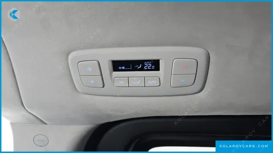 HYUNDAI STARIA LOUNGE 9-SEATER