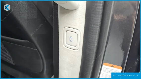 HYUNDAI STARIA LOUNGE 9-SEATER